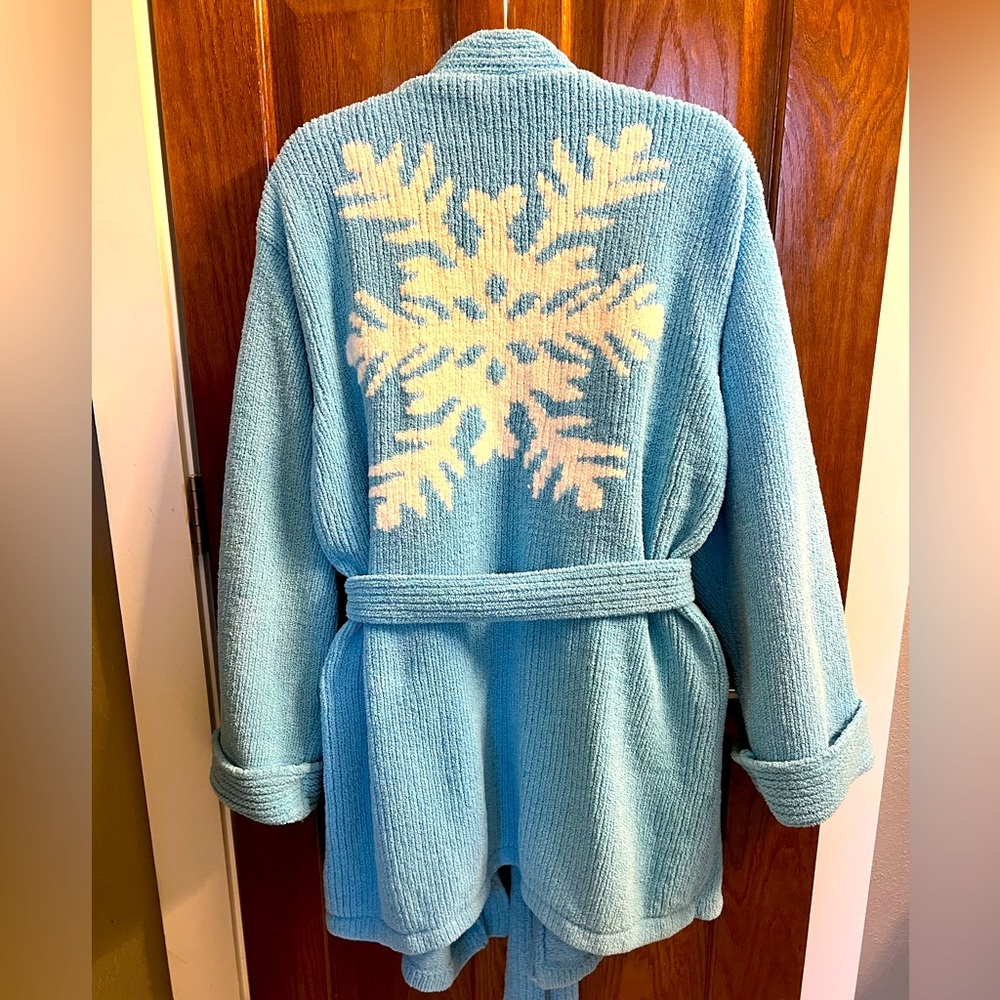 Victoria ‘s Secret Short Snowflake Robe